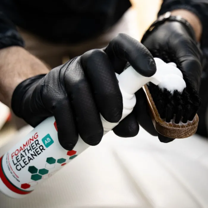 נוזל מקציף לניקוי עור - Gtechniq L2 Foaming Leather Cleaner